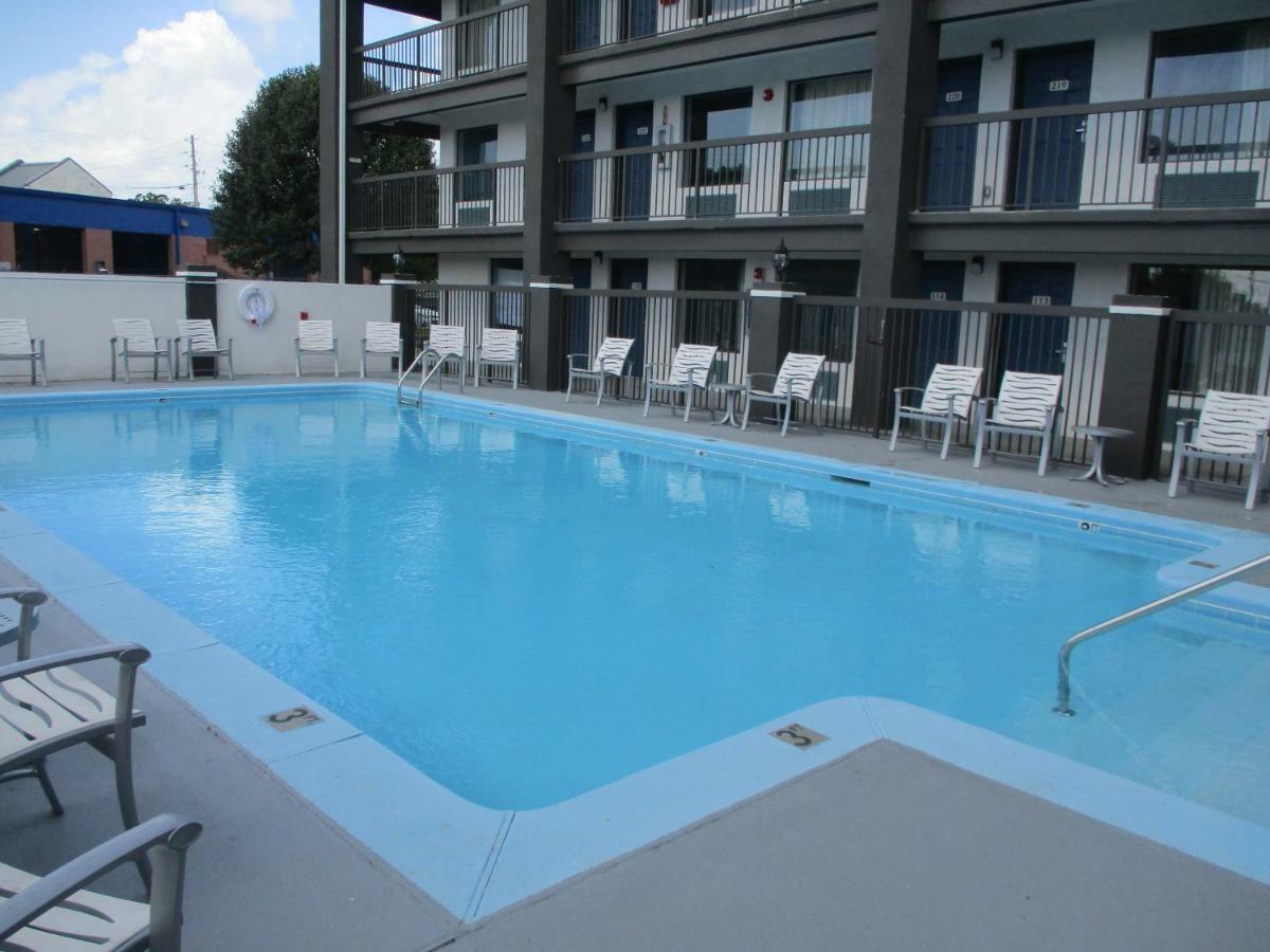 Hotel 6 - Airport Chattanooga