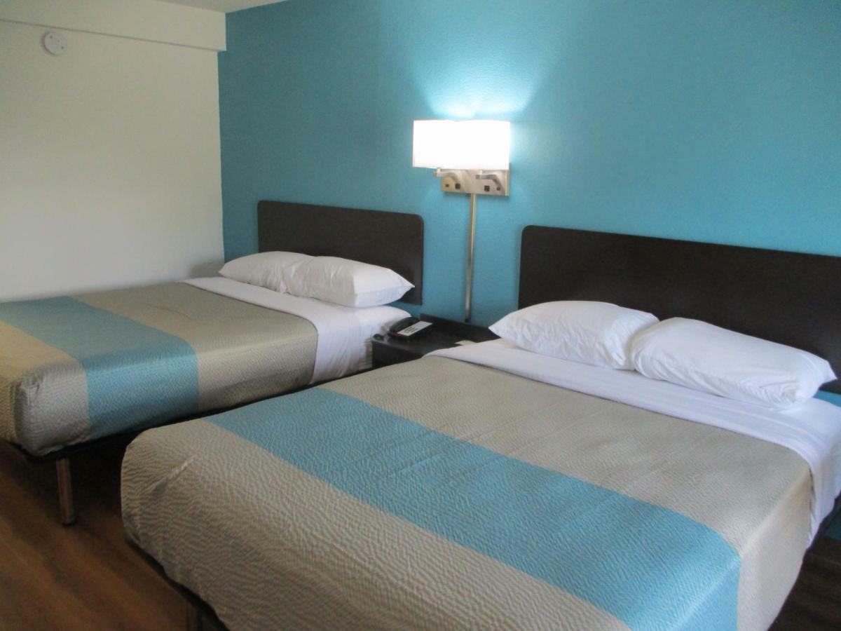 Hotel 6 - Airport 2*