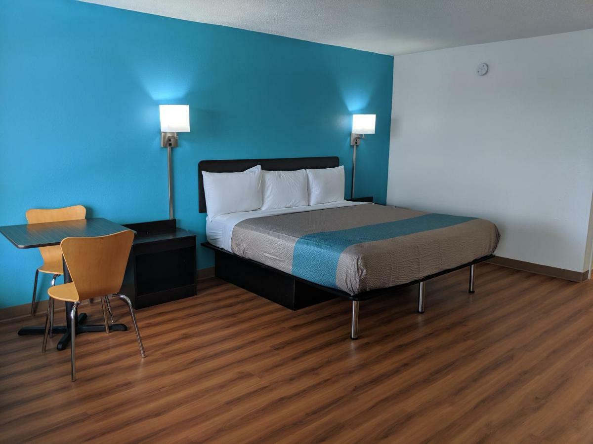 Hotel 6 - Airport Chattanooga
